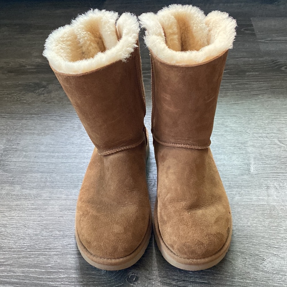 Chestnut uggs with bows size 10